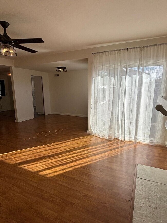 Building Photo - Spacious 3-Bedroom Home with Backyard & 2-Car Garage in Lakewood