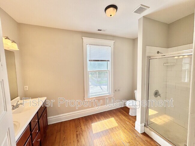Building Photo - 411 W 26th St