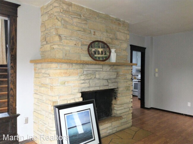 Building Photo - 3 br, 2 bath House - 212 Wellington St