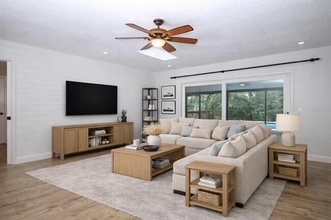 Building Photo - 411 Valencia Cir