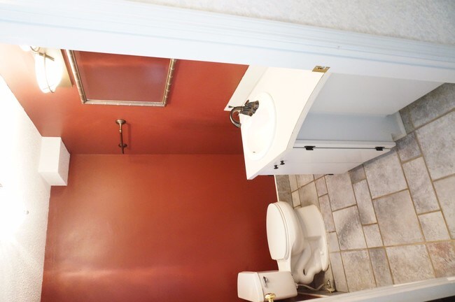 Building Photo - 1058 18th Ave NW