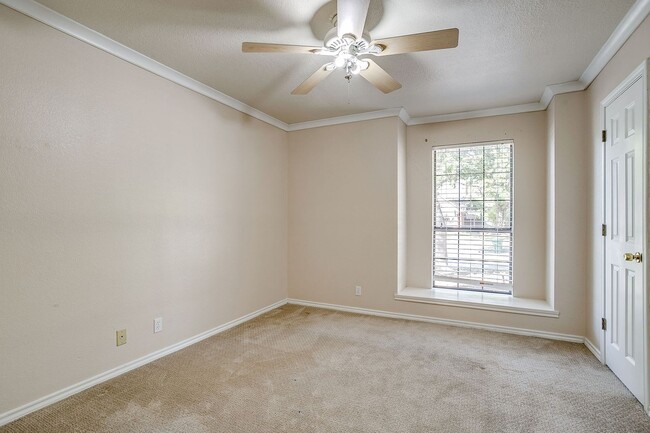 Building Photo - Perfect Location- Grapevine  3 Bed, 2 Bath...