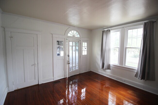 Building Photo - 3300 Napoleon Ave