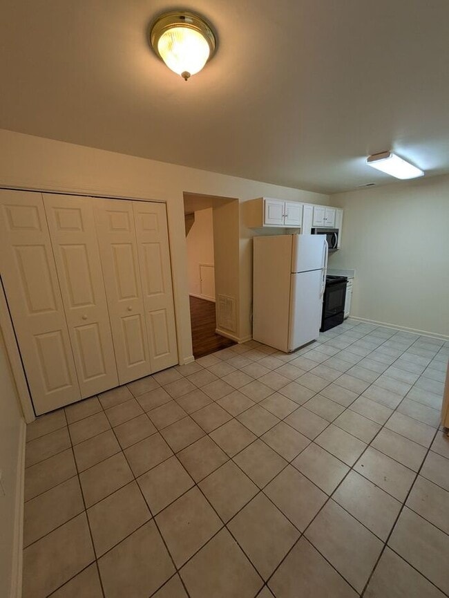 Building Photo - 2BD/2.5BA Unit at Water Oaks in Hickory!
