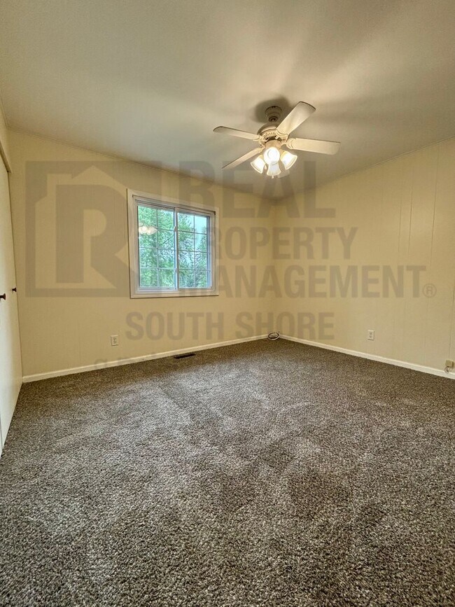 Building Photo - 1513 Monticello Park Dr