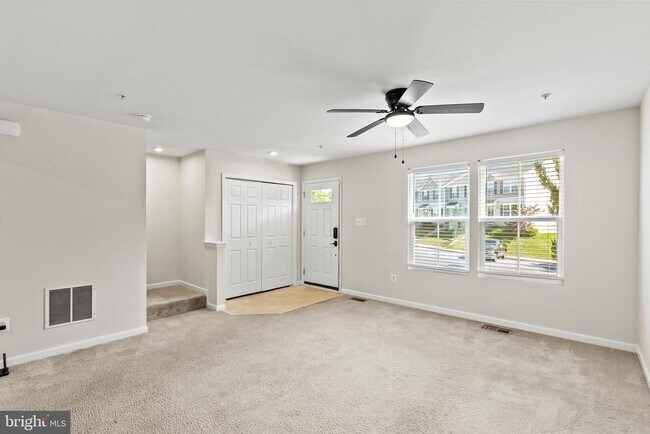 Building Photo - 46310 Creeping Primrose Ln