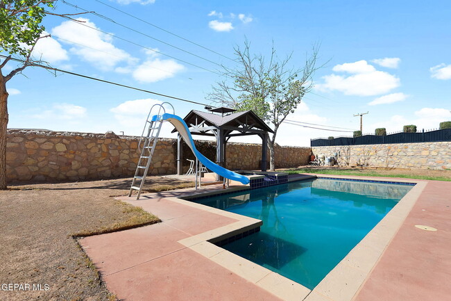 Building Photo - 13700 Paseo Rico Cir