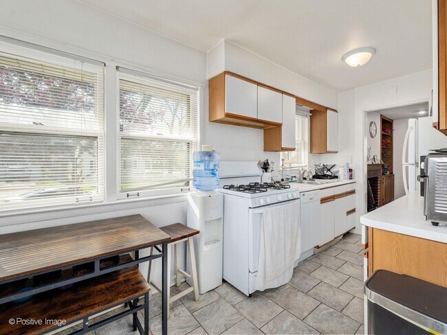 Building Photo - 405 Greenfield Ave