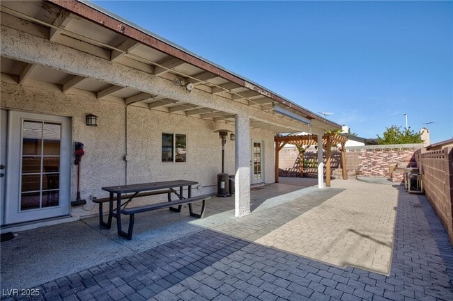 Building Photo - 7728 Seagull Ave