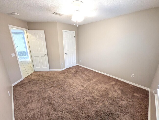 Building Photo - 9475 Pine Lily Ct