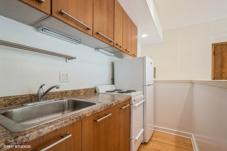 Building Photo - 1504 N Dearborn Pkwy