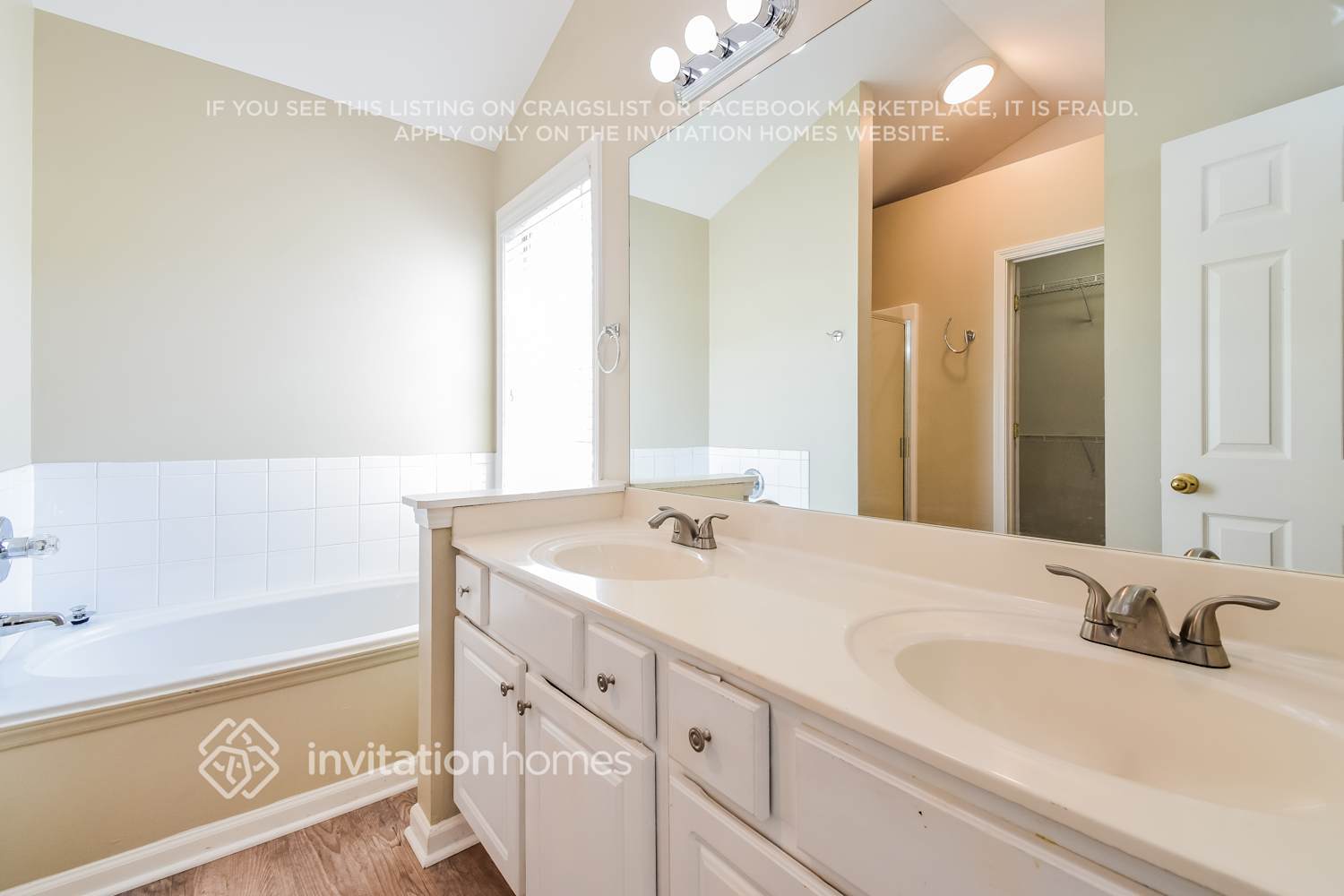Building Photo - 169 Stoneforest Dr