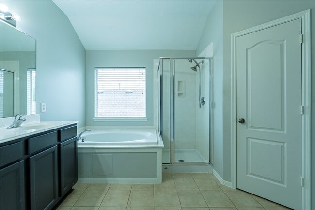 Building Photo - 20122 Sunflower Chase Dr