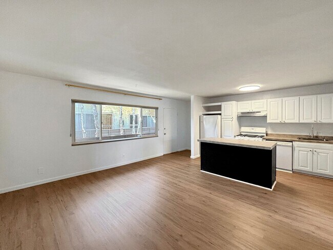 Building Photo - Upgraded 1BD/1BA Condo in Mission Hills W/...