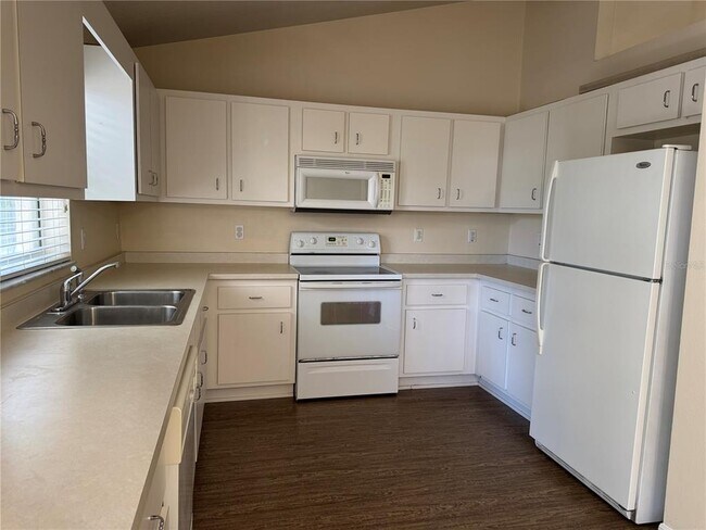 Building Photo - 4015 SW 130th Pl