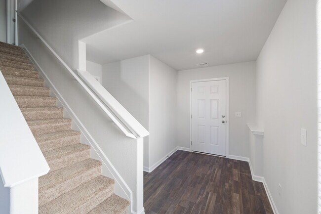 Building Photo - 2110 Briar Run Dr