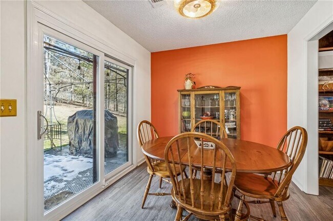 Building Photo - 1212 Torrey Pl SE