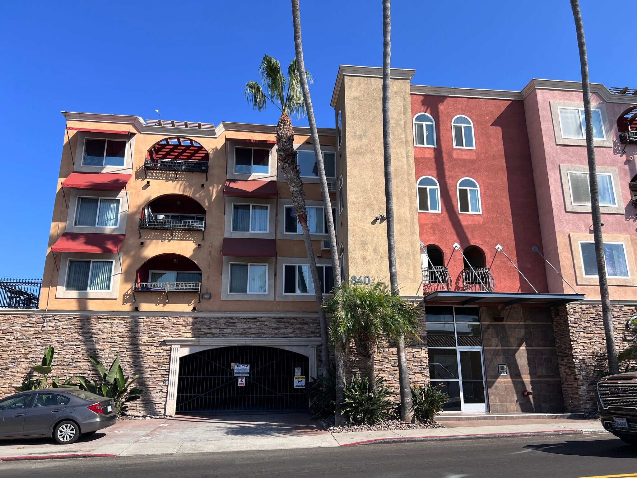 Building Photo - 840 Turquoise St