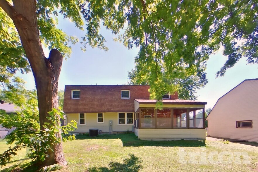 Building Photo - 3809 Hampshire Ave N