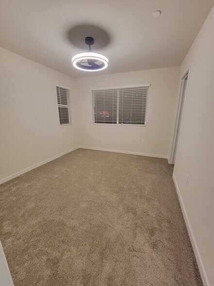 Building Photo - 9531 Hannah Way