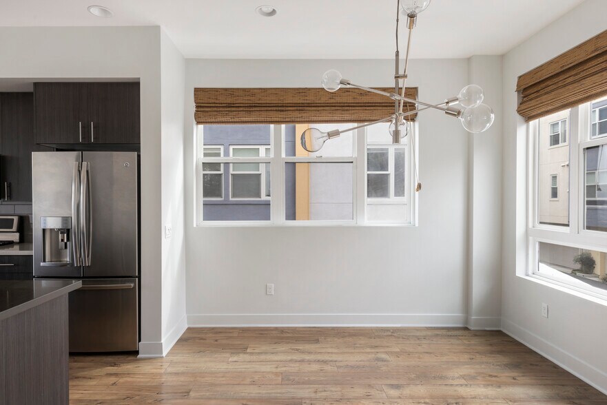 Building Photo - 2753 Waverly Dr