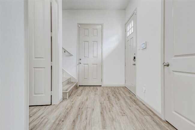 Building Photo - 2115 Esther Dr