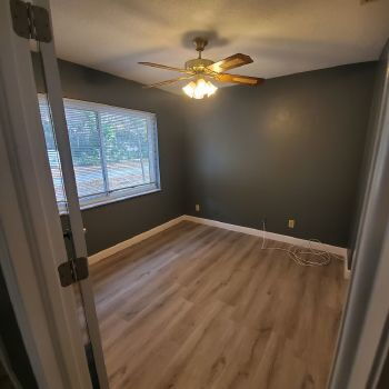 Building Photo - Duplex with 2bedrooms & another room that could be 3rd bedroom or office den space.