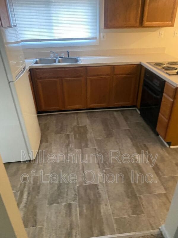 Building Photo - 709 W Dryden Rd