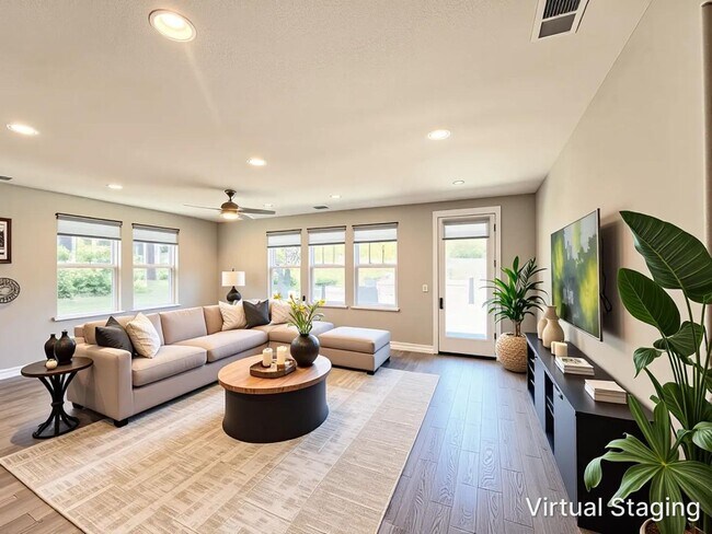 Building Photo - Spacious 5 bedroom house