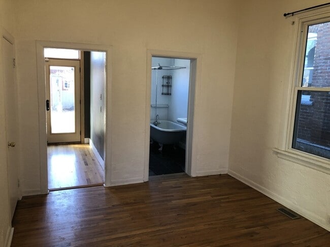 Building Photo - Stunning 2 Bedroom Home in Five Points!