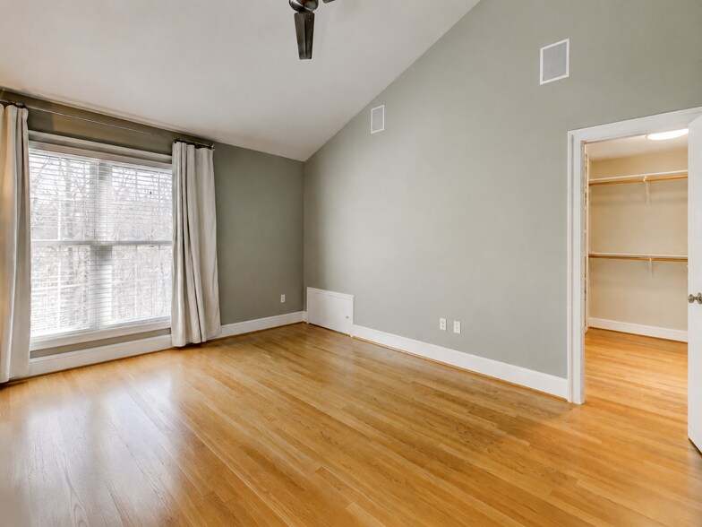Building Photo - 715 Leister Dr