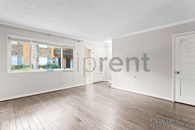Building Photo - 100 Biscayne Dr NW