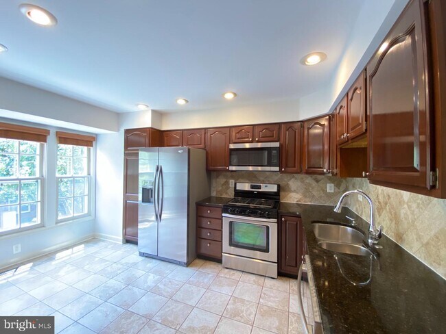 Building Photo - 2110 Eluna Ct
