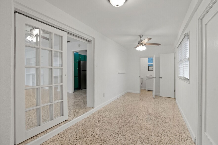 Building Photo - 24 N Hillcrest Ave