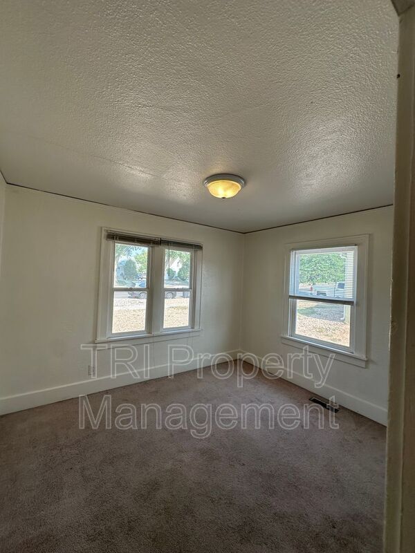 Building Photo - 2238 9th Ave
