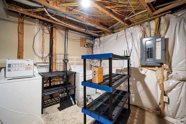Building Photo - Awesome Townhome in Iverness Square in Murray