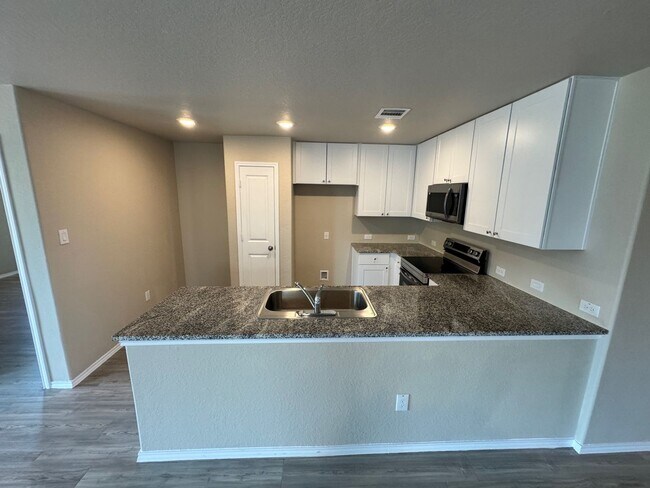 Building Photo - Move-In Ready Modern Home with Open Layout...