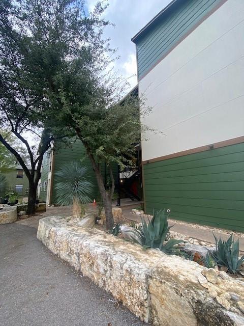 Building Photo - 1125 Hollow Creek Dr