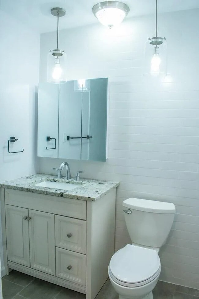 2nd bath - 6736 Starnes Rd