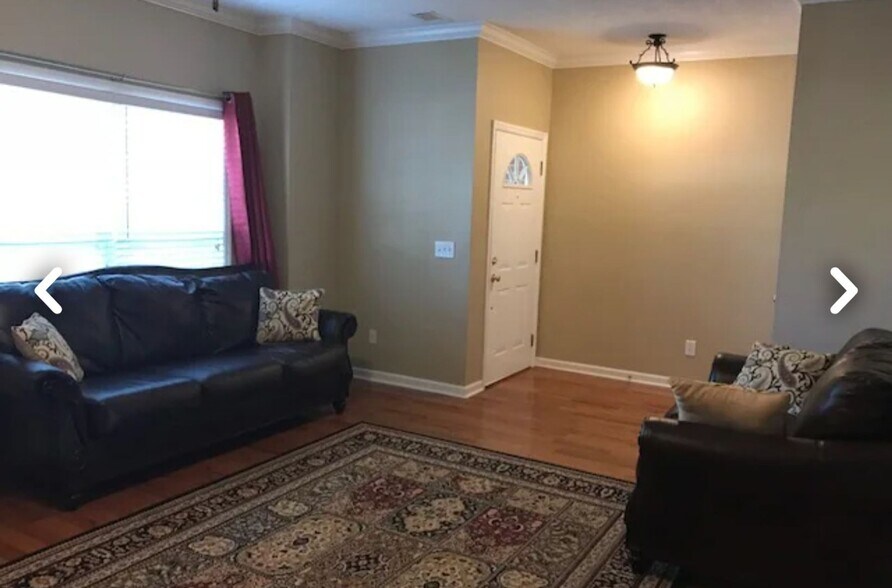 Building Photo - N. Dean Townhome