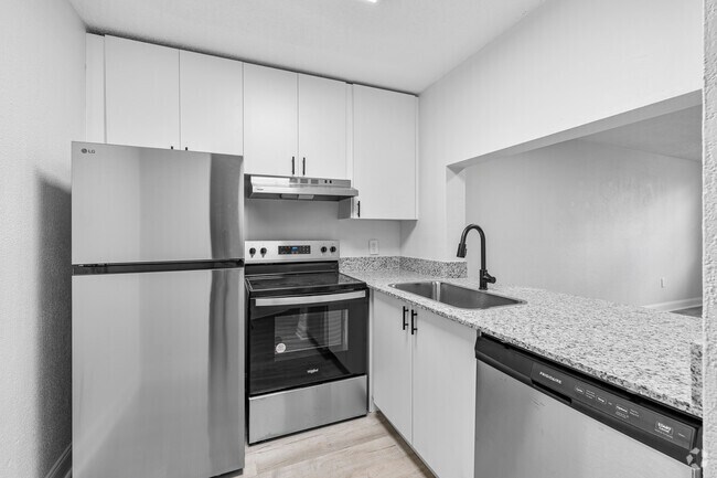 2BR, 1BA - 725 SF - Kitchen - Vista Shores