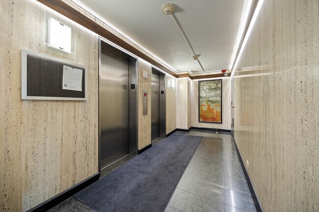 Building Photo - 345 W Fullerton Pkwy