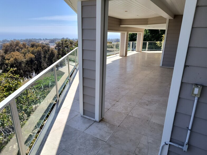 Building Photo - 677 Camino de los Mares