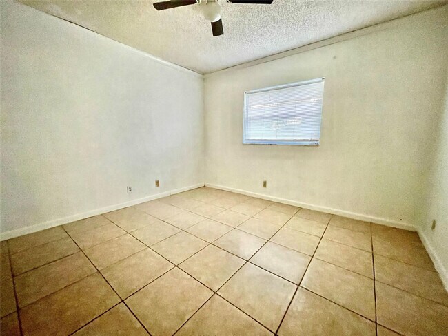 Building Photo - 9133 NW 48th St