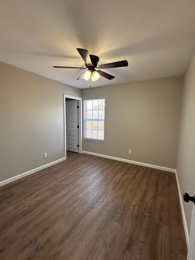 Building Photo - 906 Moxley Dr