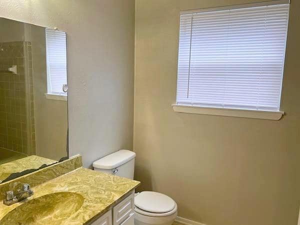 Building Photo - 806 Phillips Dr