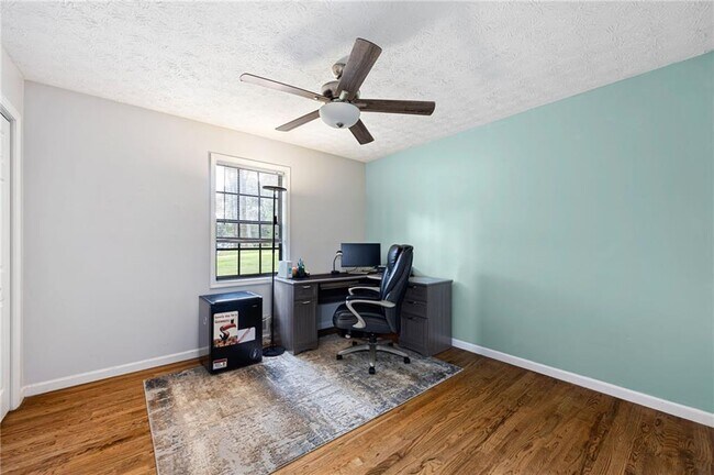Building Photo - 2076 Lake Ridge Terrace