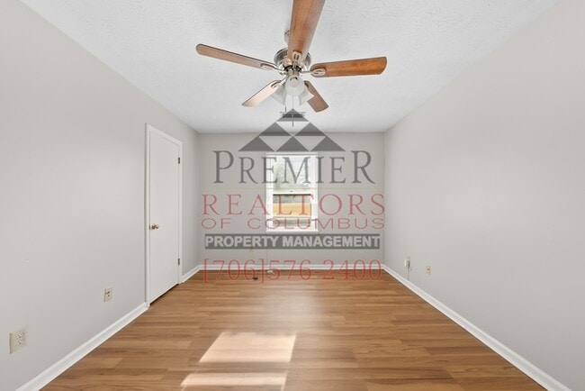 Building Photo - 6634 Hensley Dr