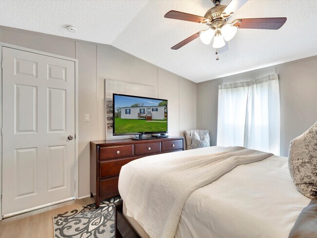 Building Photo - 506 Main St