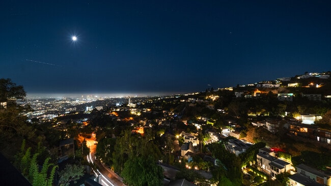 Building Photo - 1623 Viewmont Dr